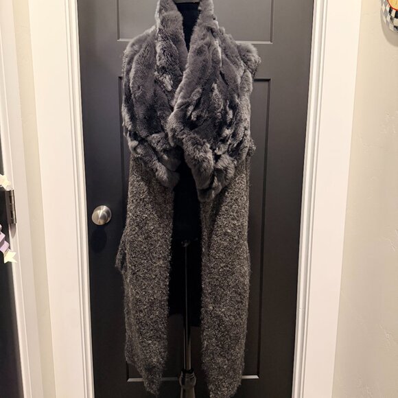 LINDA RICHARDS GENUINE RABBIT FUR AND KNIT VEST - Picture 2 of 9